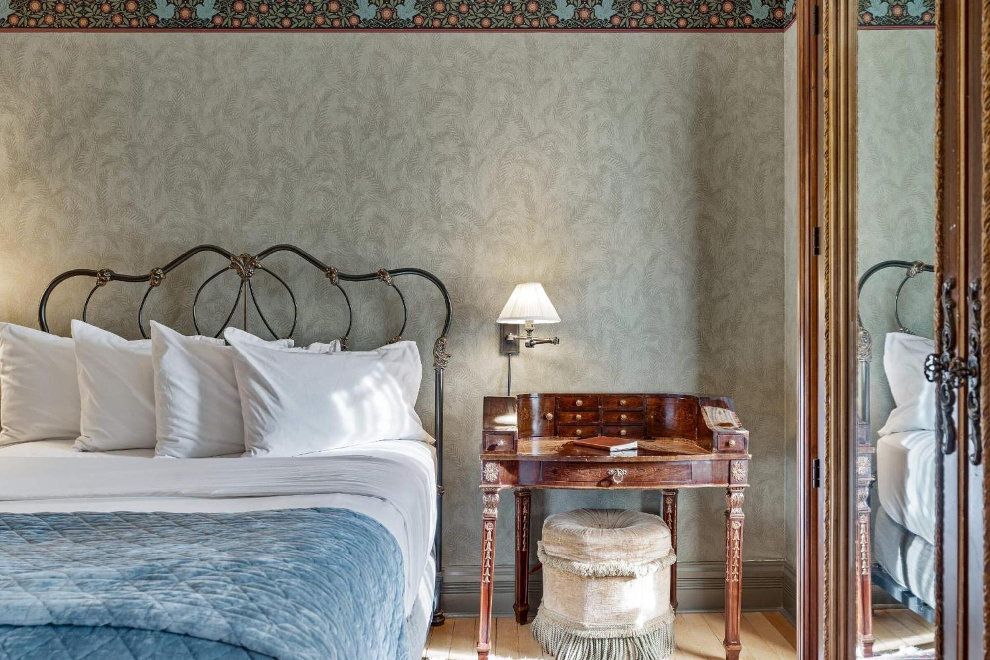 Beaumont Hotel And Spa - Adults Only Юрей Екстериор снимка